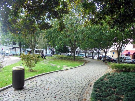 Praça da Rainha D. Amélia Garden
